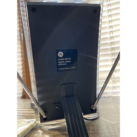 GE 48732 Pro Series Indoor Crystal HD Amplified Antenna,50 mile range,4K-1080P - Picture 3 of 6